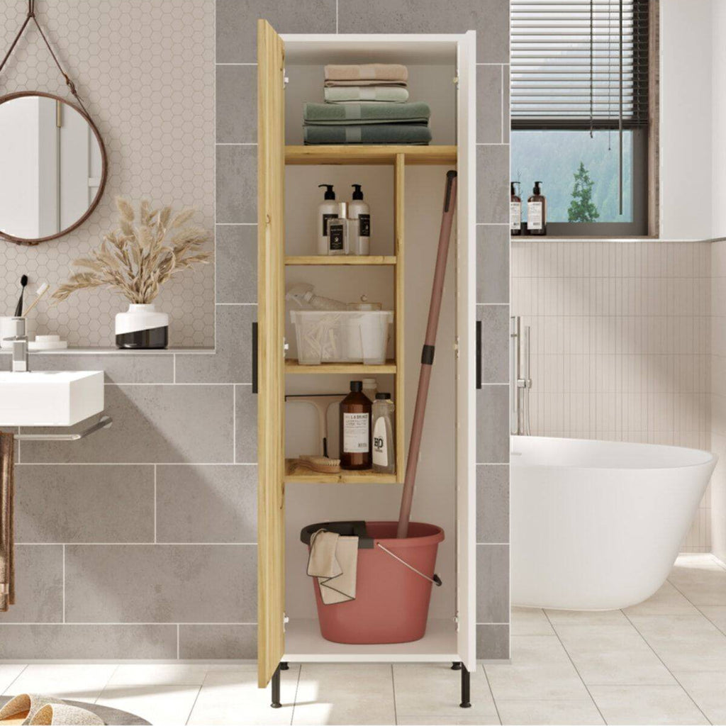 Armoire multifonction pour salle de bain ou buanderie, avec étagères et espace de rangement pour balais, seau et serpillère.